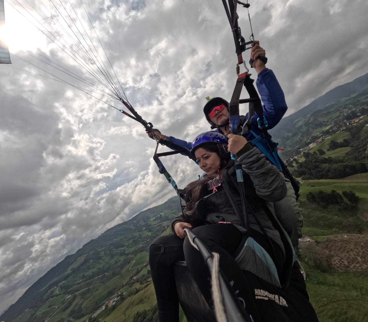 Vuelo en parapente sobre Medellín